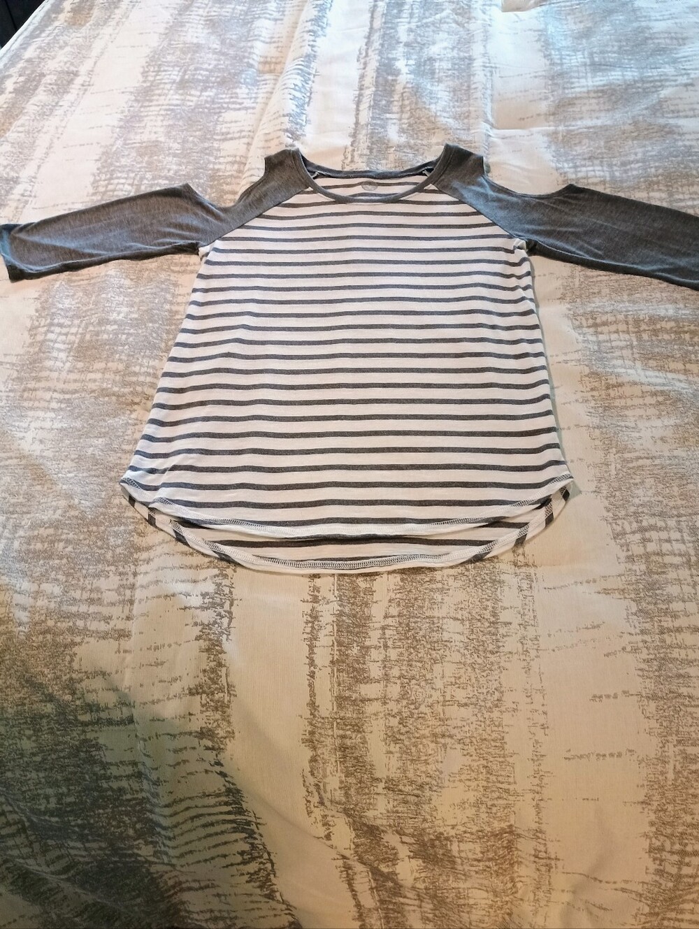 Striped Raglan Sleeve Tee - White & Gray